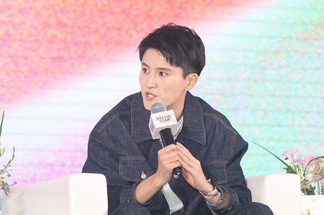 漂亮的荡妇2020